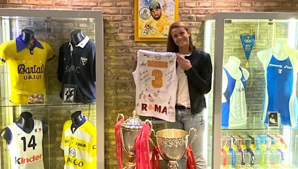 CURIOSITA&#039;. Roma Volley Club, la capitana Marta Bechis dona la maglia al Museo dello Sport